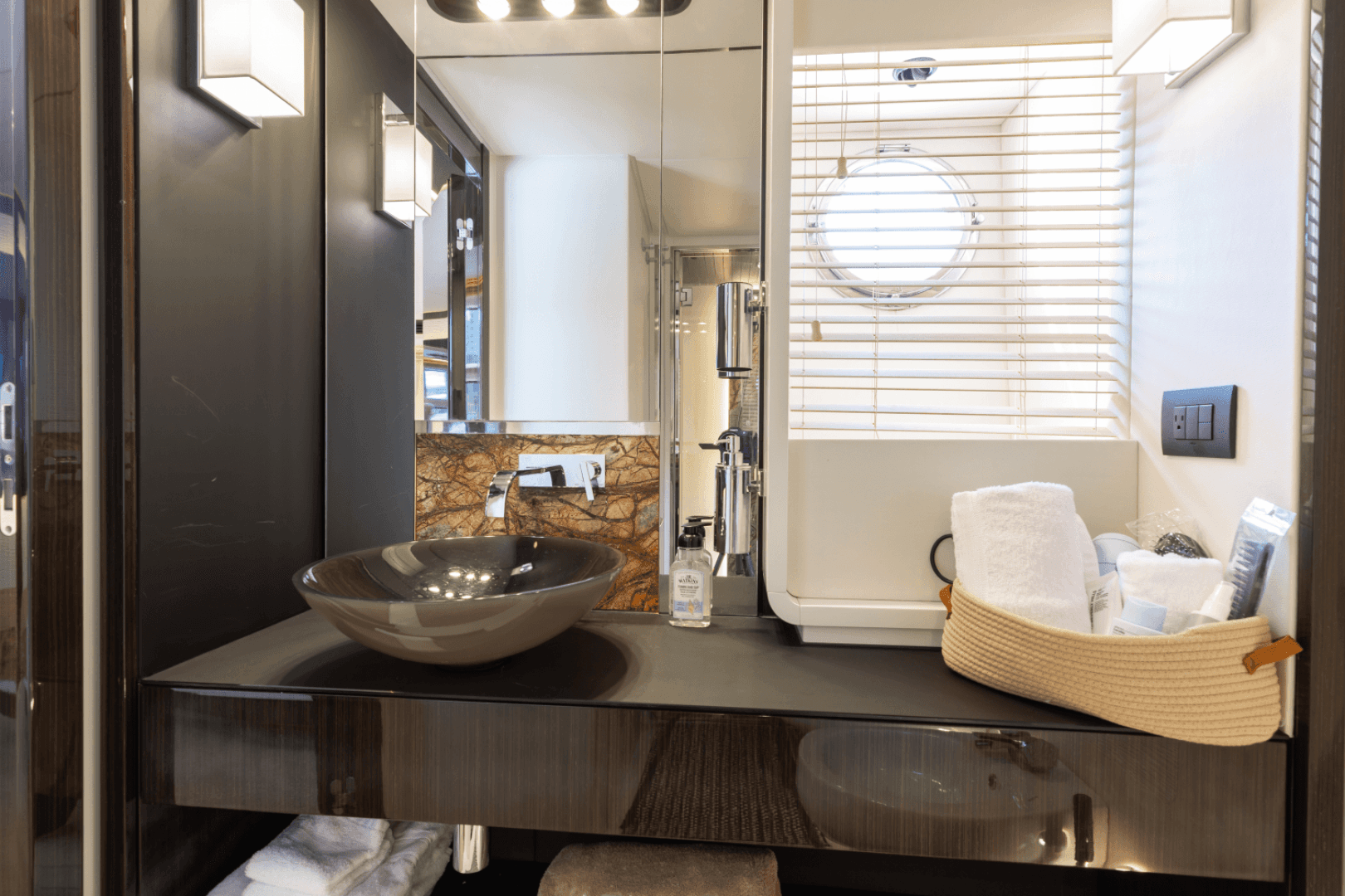 2019 Azimut 77S — photo 43