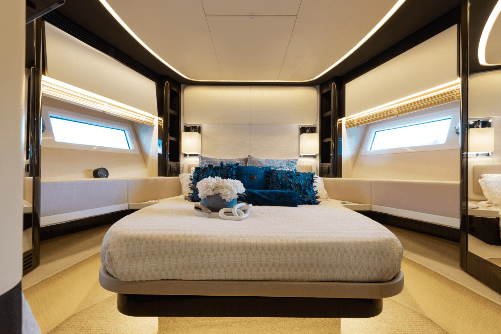 2019 Azimut 77S — photo 24