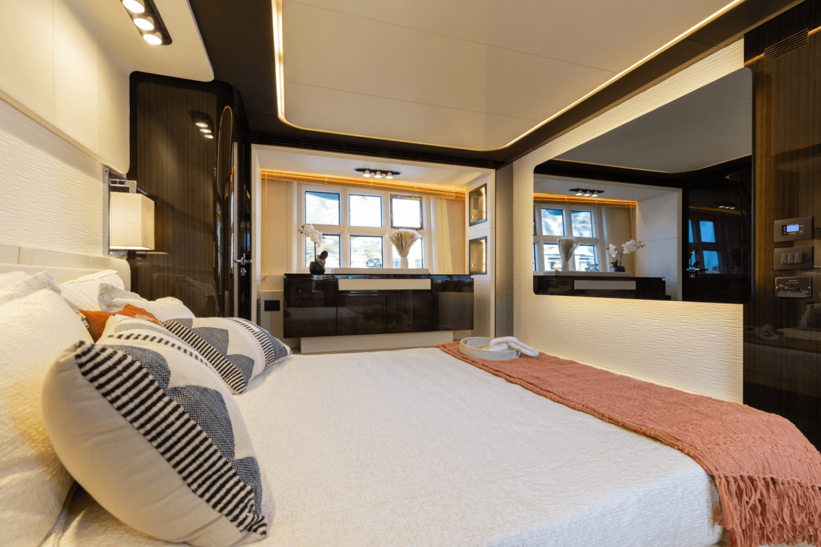 2019 Azimut 77S — photo 38