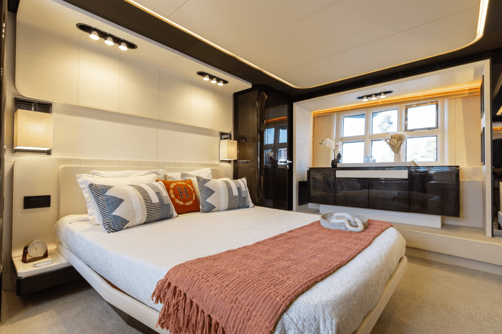 2019 Azimut 77S — photo 39