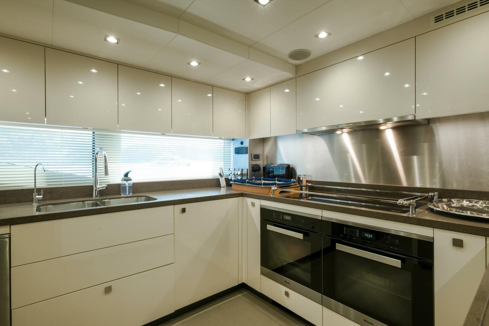 2018 Sunseeker 116 Yacht — photo 43