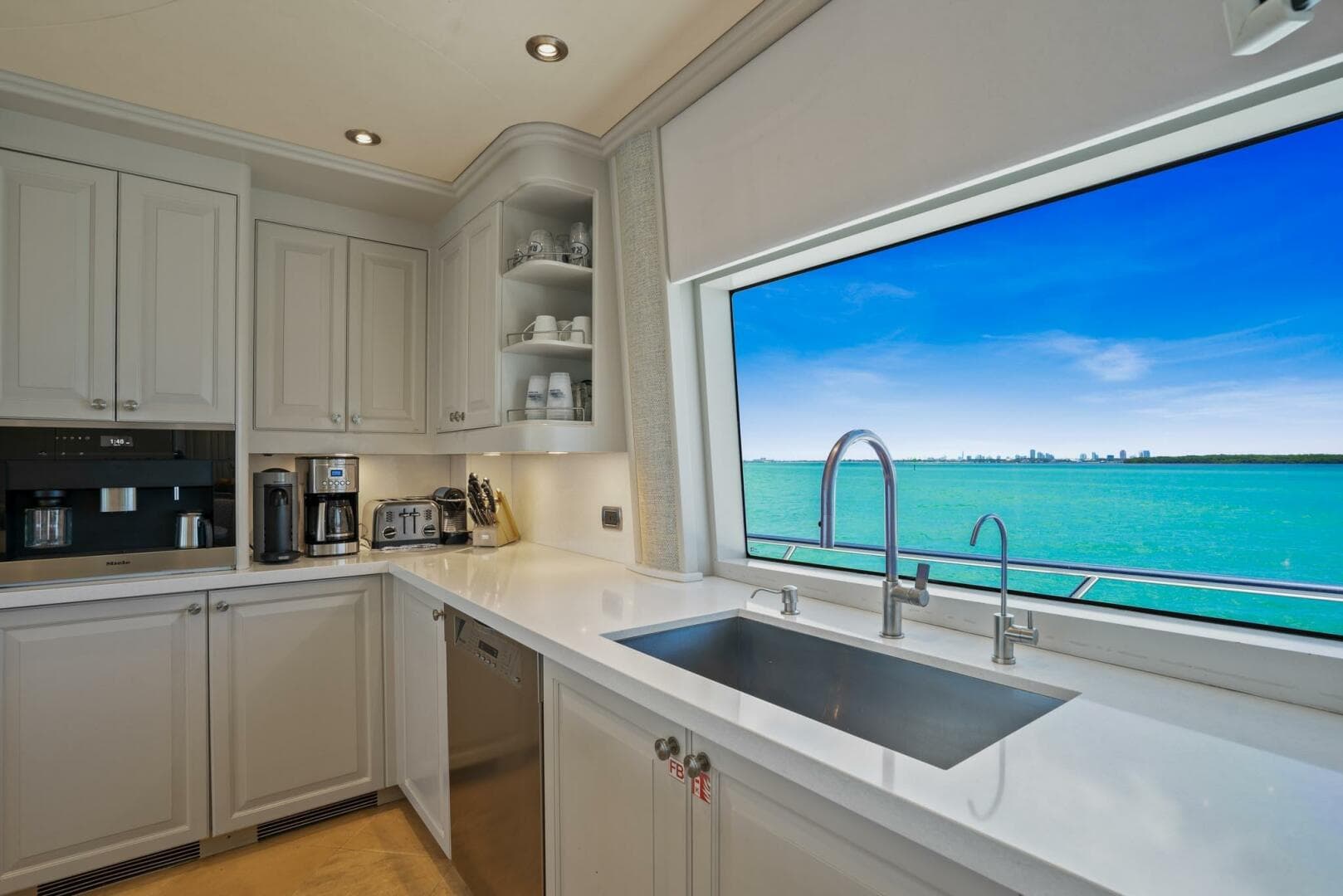 2004 Crescent Raised Pilothouse — photo 12