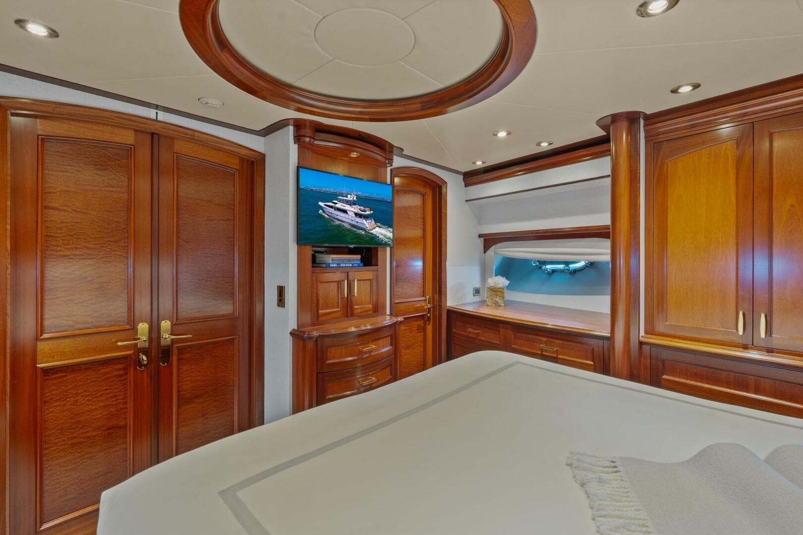 2004 Crescent Raised Pilothouse — photo 31