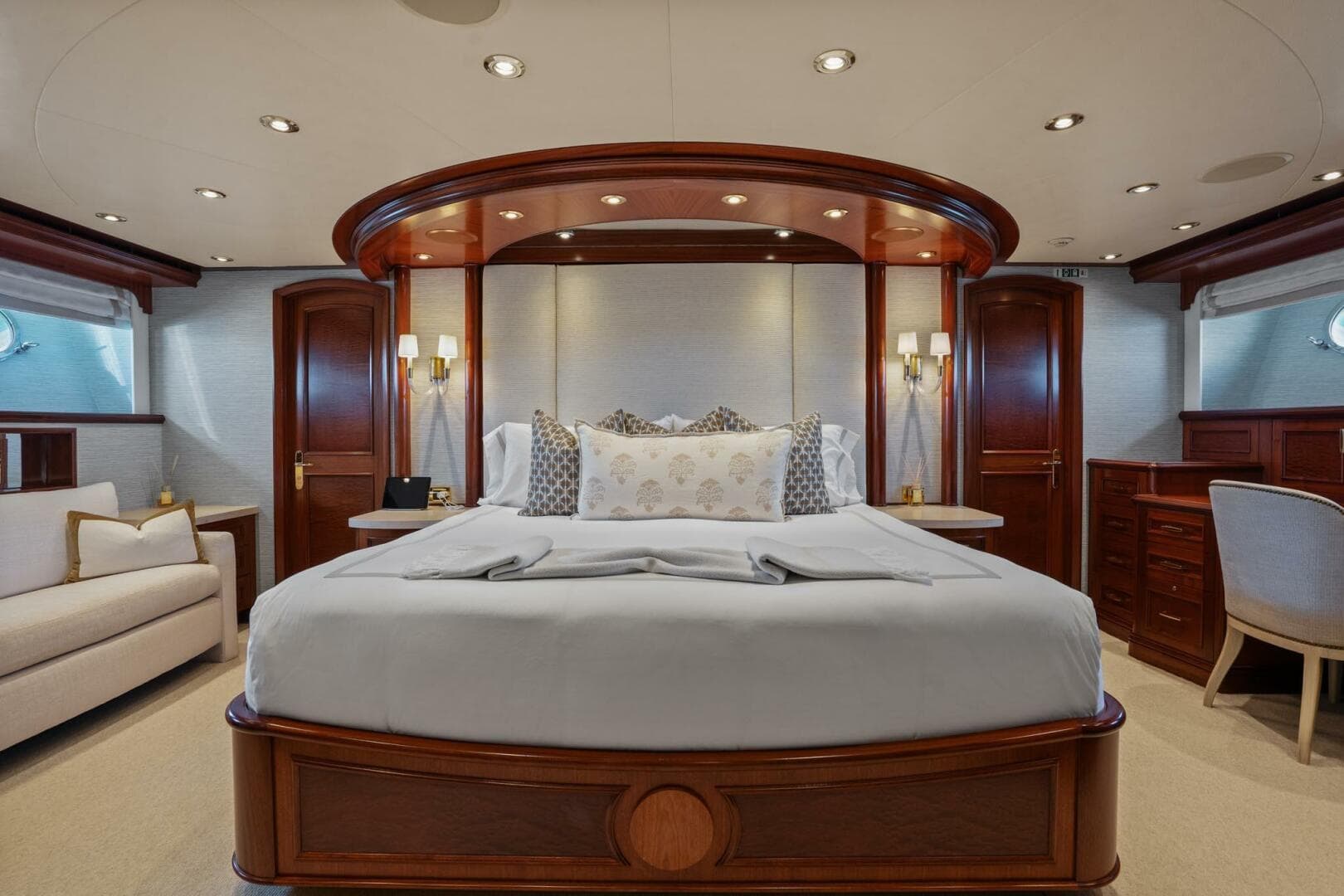 2004 Crescent Raised Pilothouse — photo 17