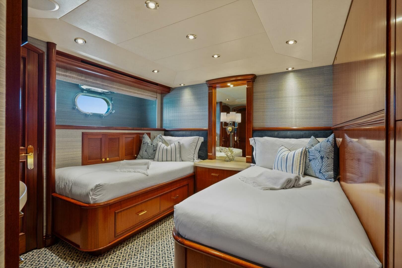 2004 Crescent Raised Pilothouse — photo 33