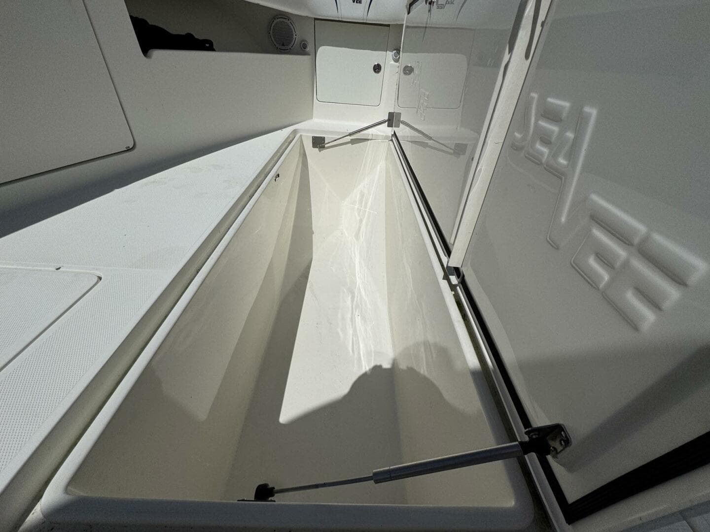 2014 Seavee 390B Center Console — photo 10