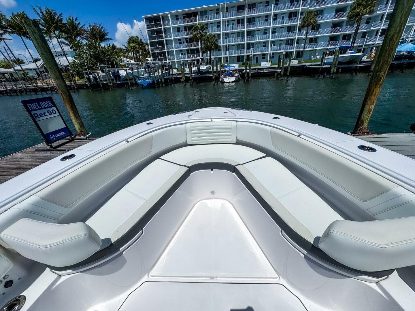 2025 Edgewater 370 CC — photo 27