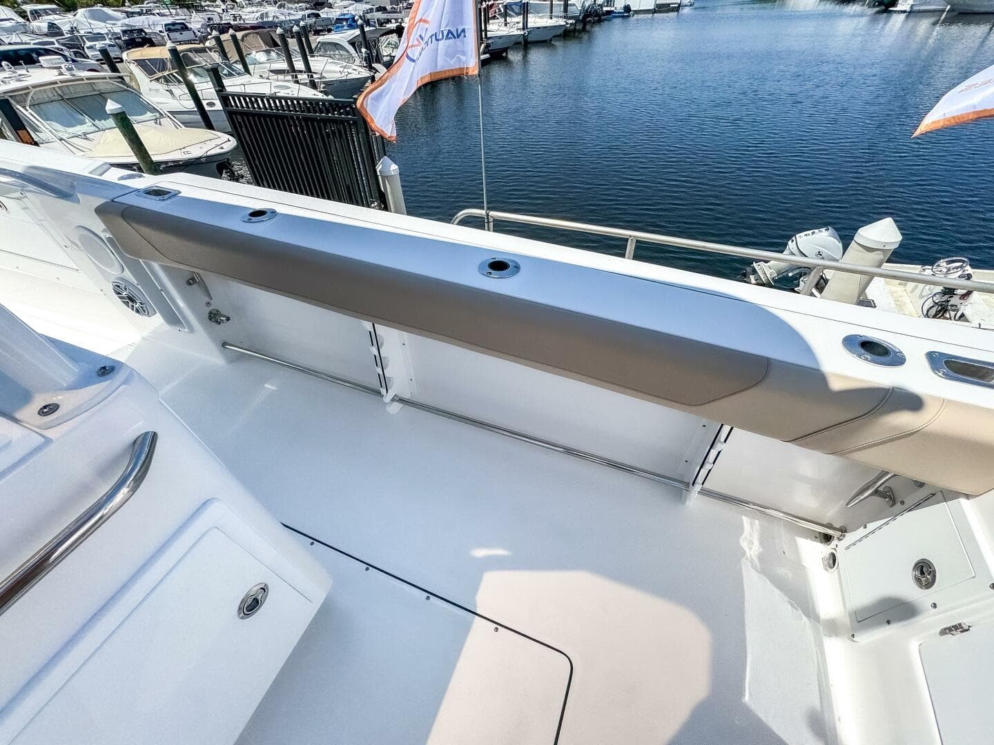 2025 Edgewater 325 CC — photo 21