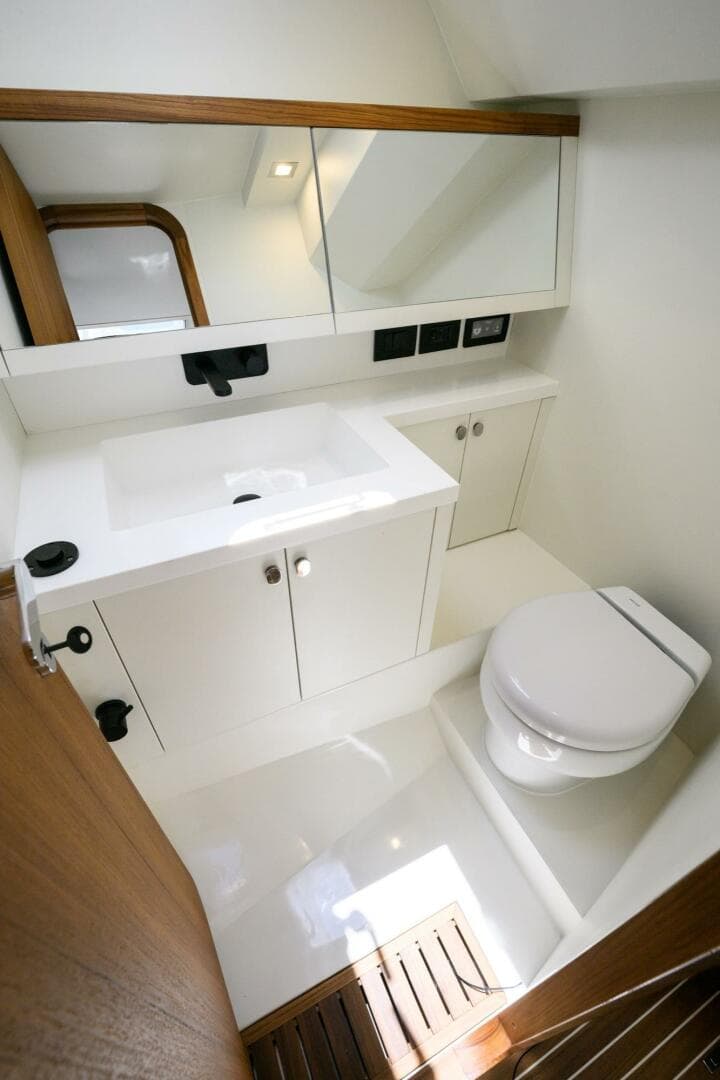 2025 Toy Marine 39 Outboard — photo 19