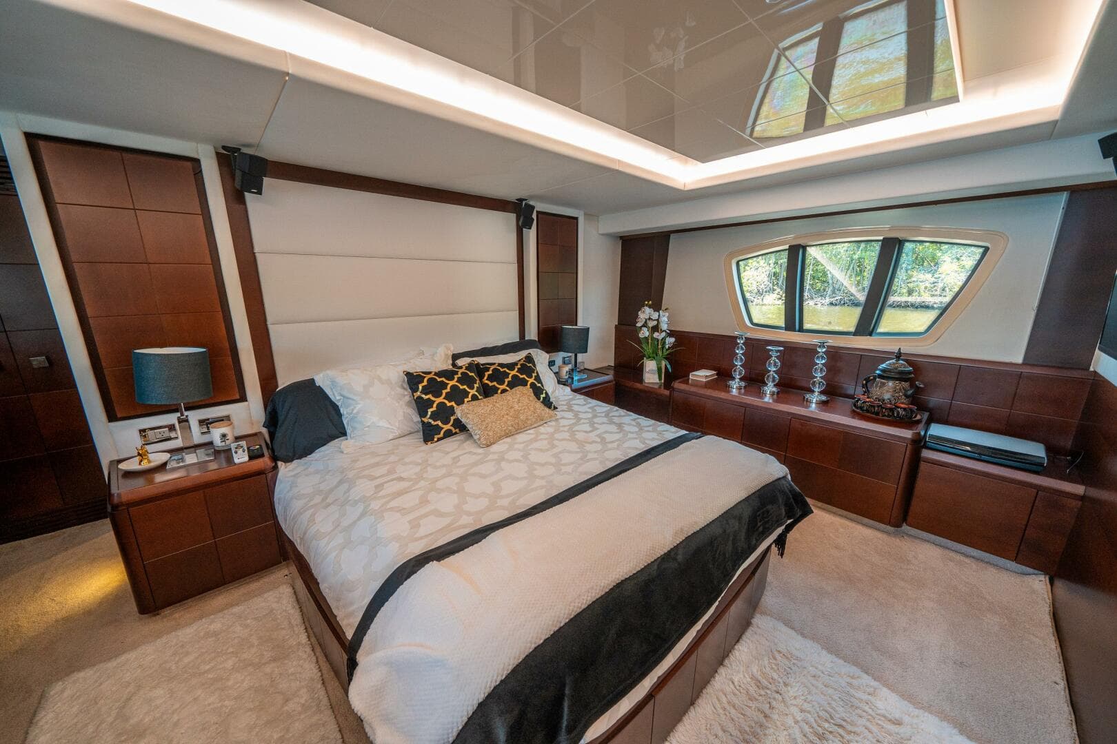 2010 Azimut 75 Fly — photo 36