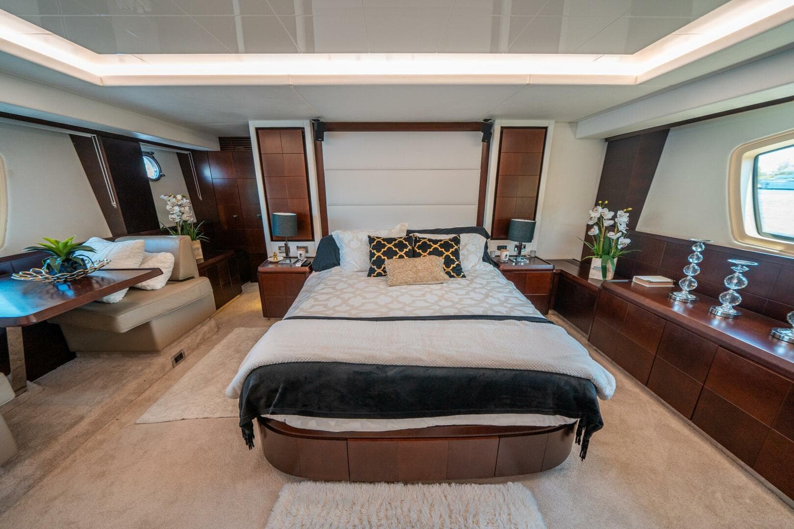 2010 Azimut 75 Fly — photo 35