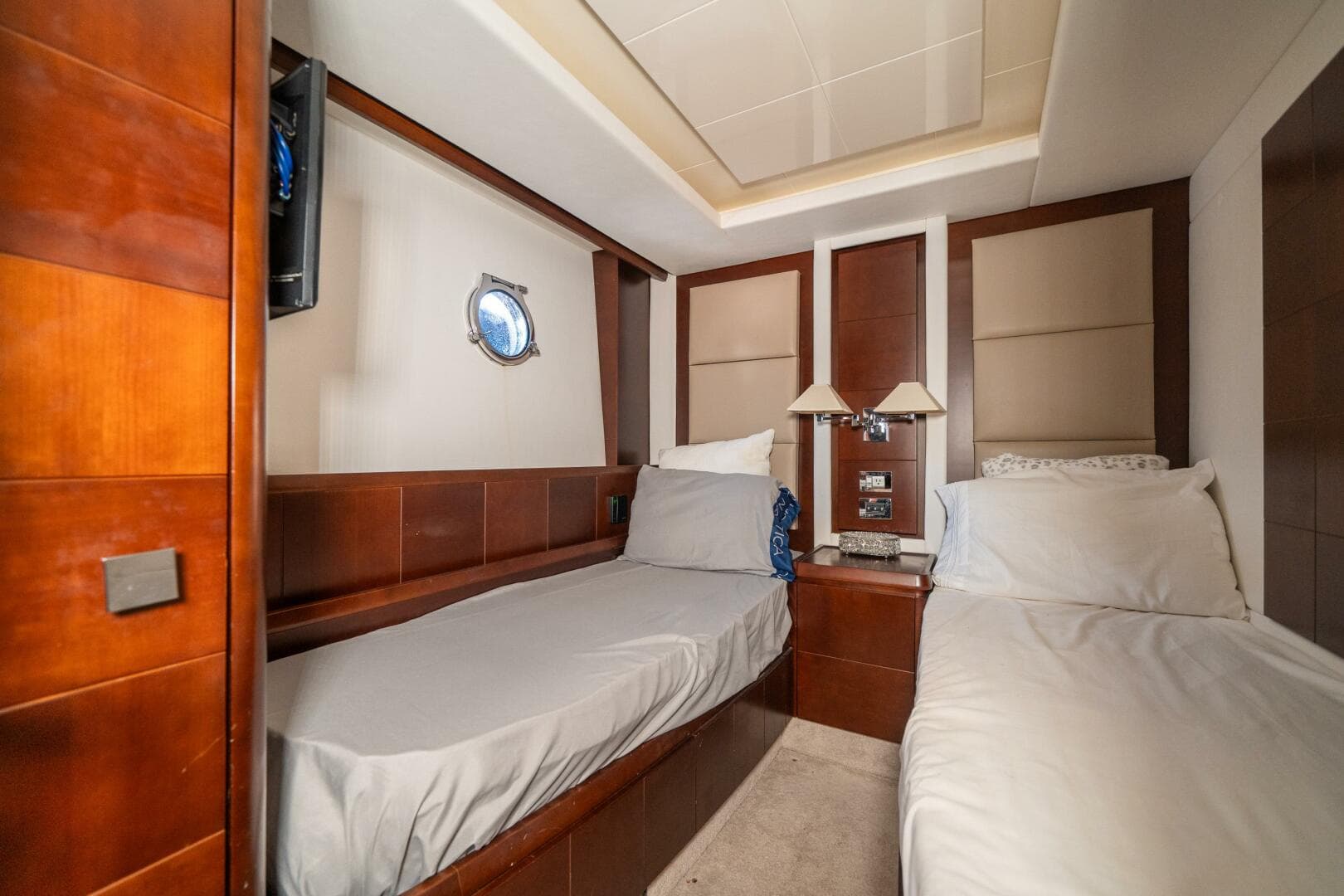 2010 Azimut 75 Fly — photo 43