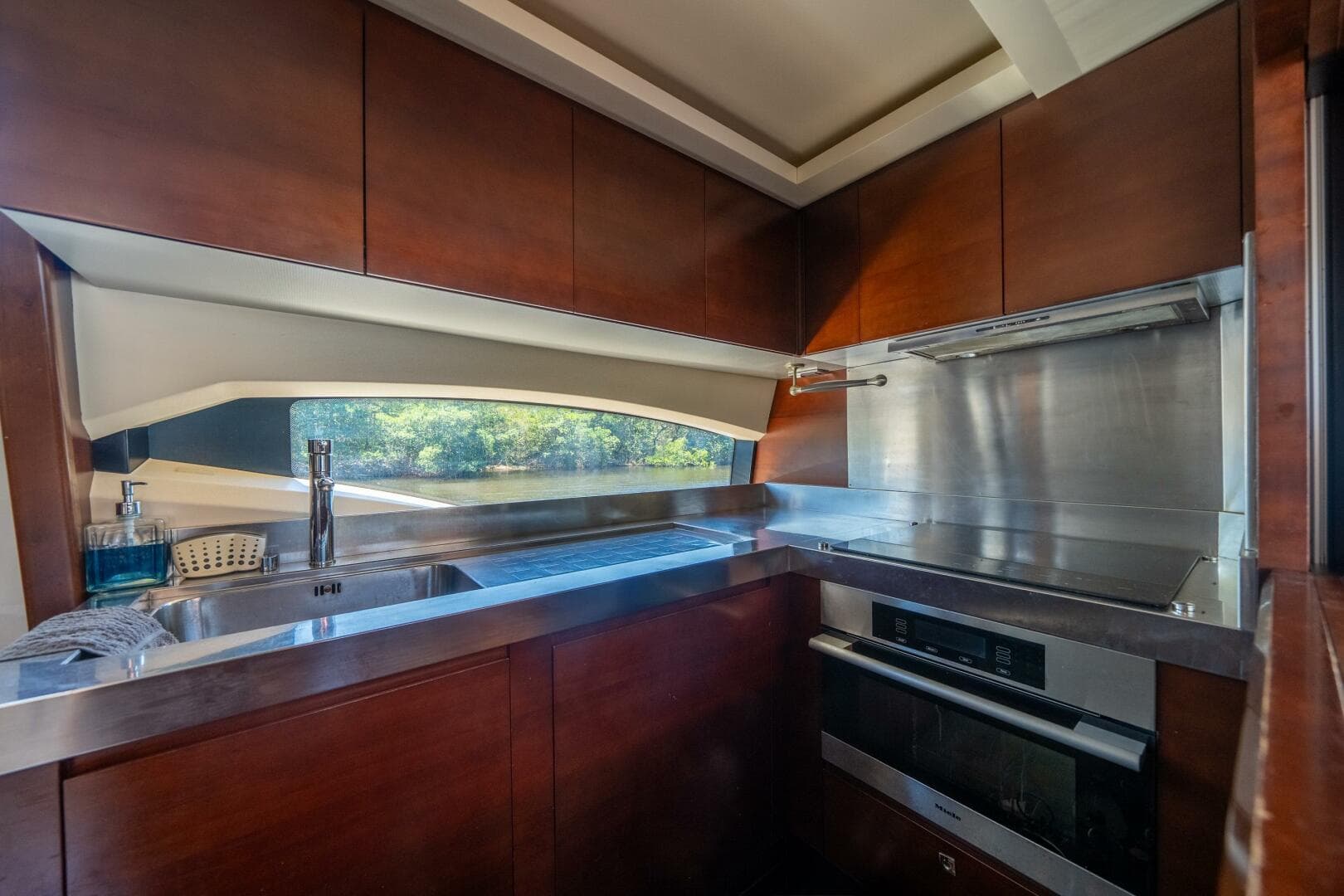 2010 Azimut 75 Fly — photo 30