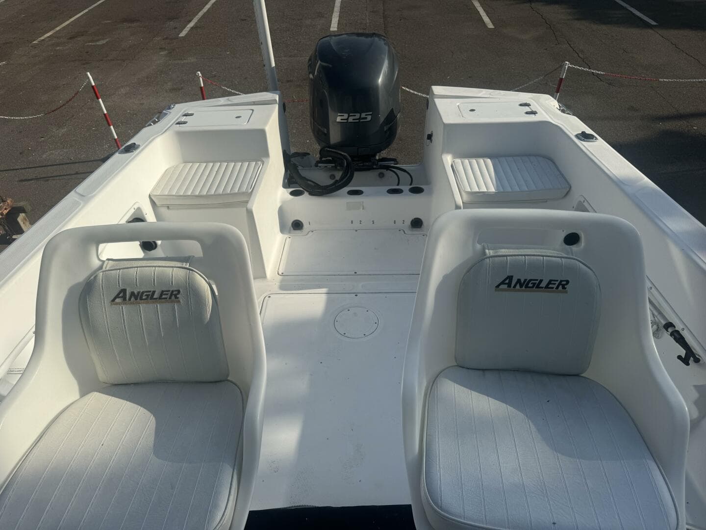 2004 Angler 220 Walkaround — photo 9