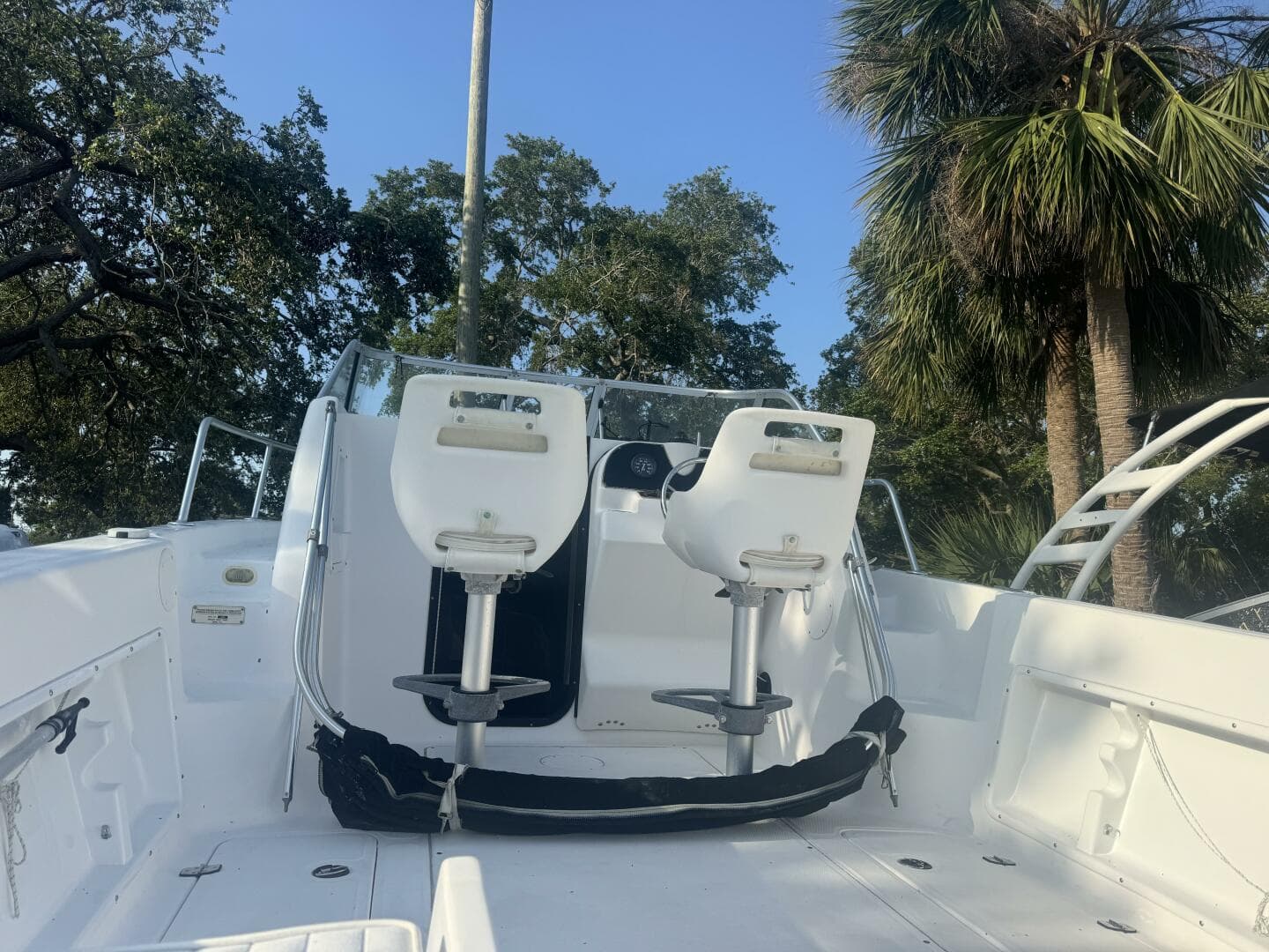 2004 Angler 220 Walkaround — photo 7