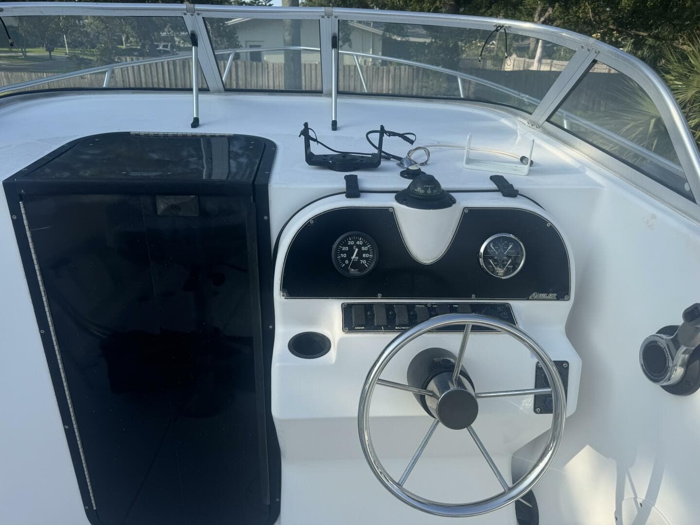 2004 Angler 220 Walkaround — photo 8