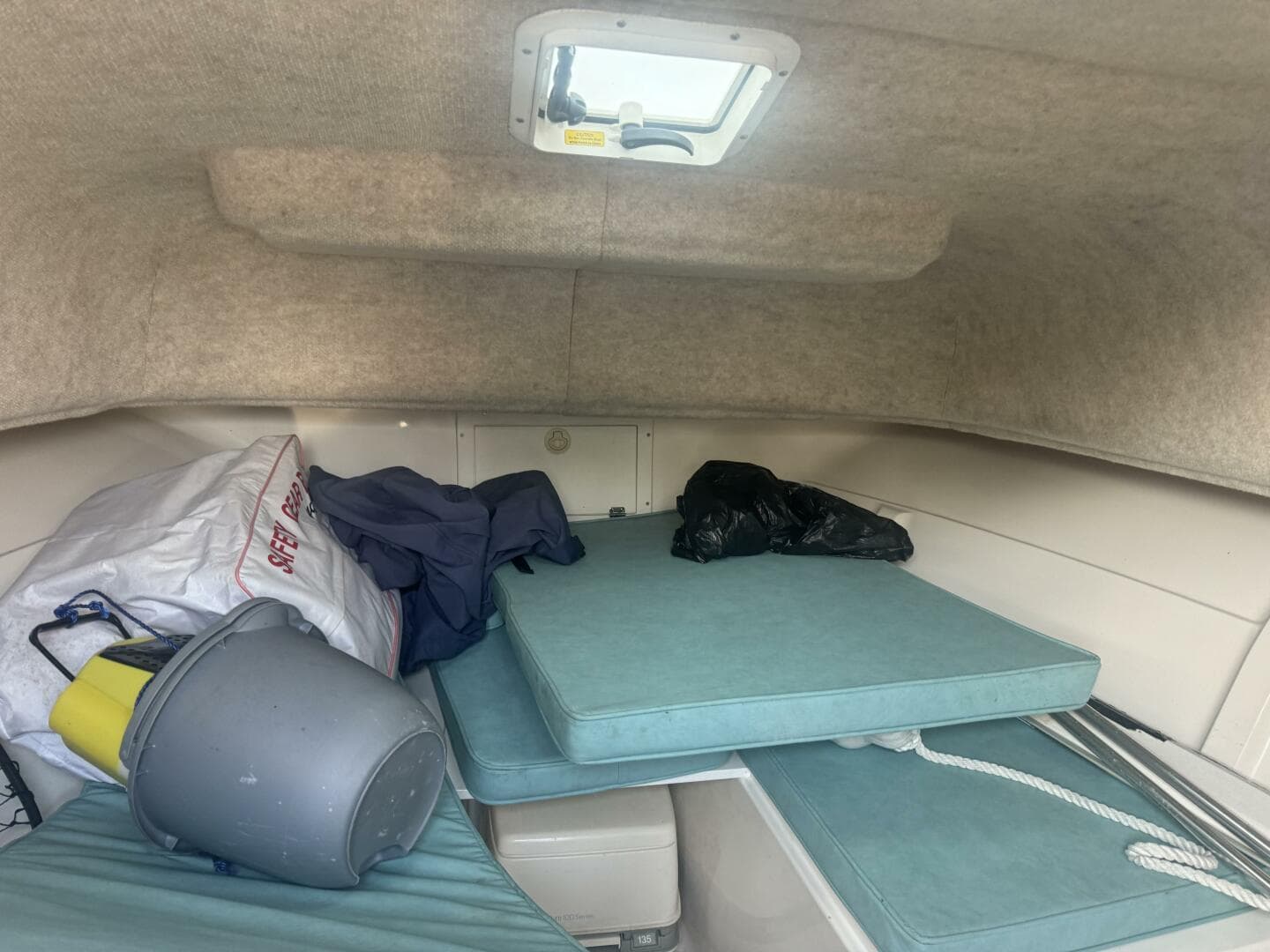 2004 Angler 220 Walkaround — photo 11