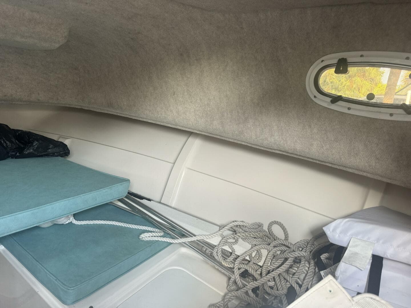 2004 Angler 220 Walkaround — photo 12