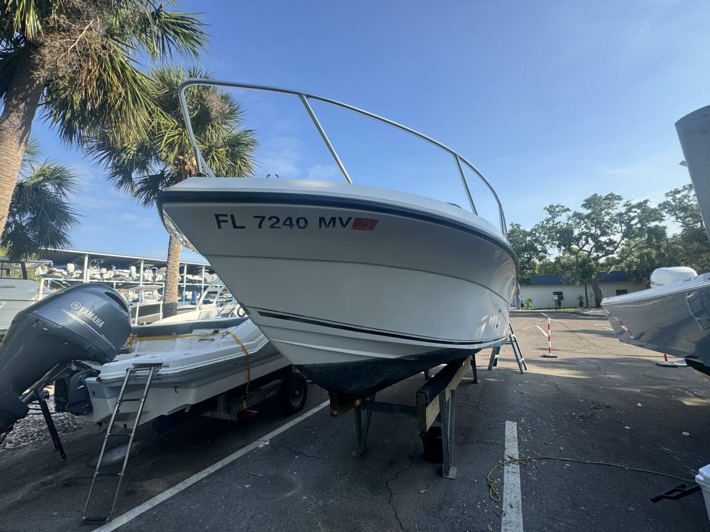 2004 Angler 220 Walkaround — photo 3