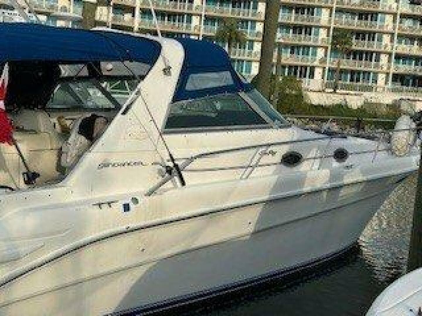 1996 Sea Ray 330 Express Cruiser — photo 2