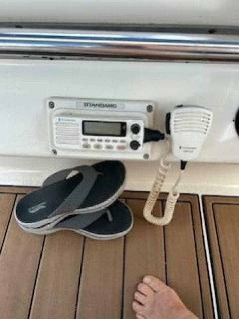 1996 Sea Ray 330 Express Cruiser — photo 9