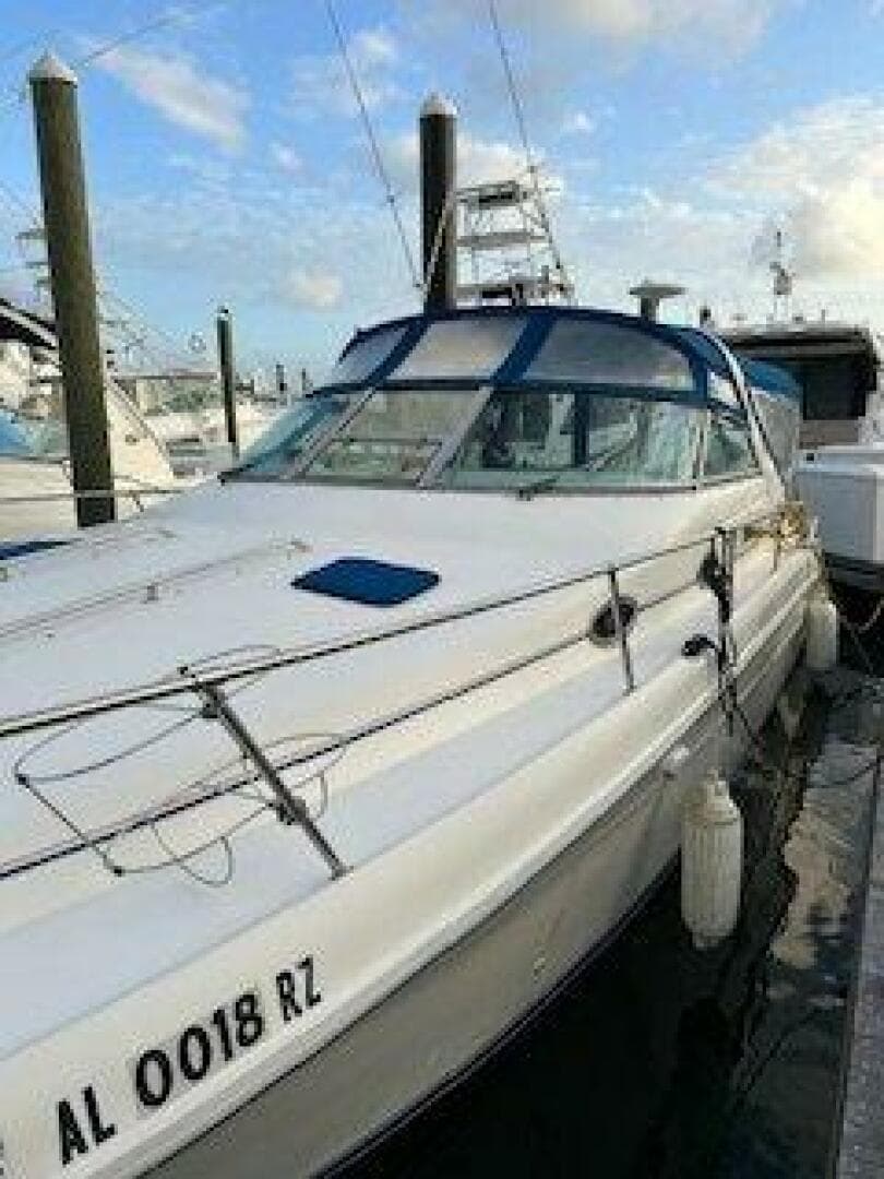 1996 Sea Ray 330 Express Cruiser — photo 3