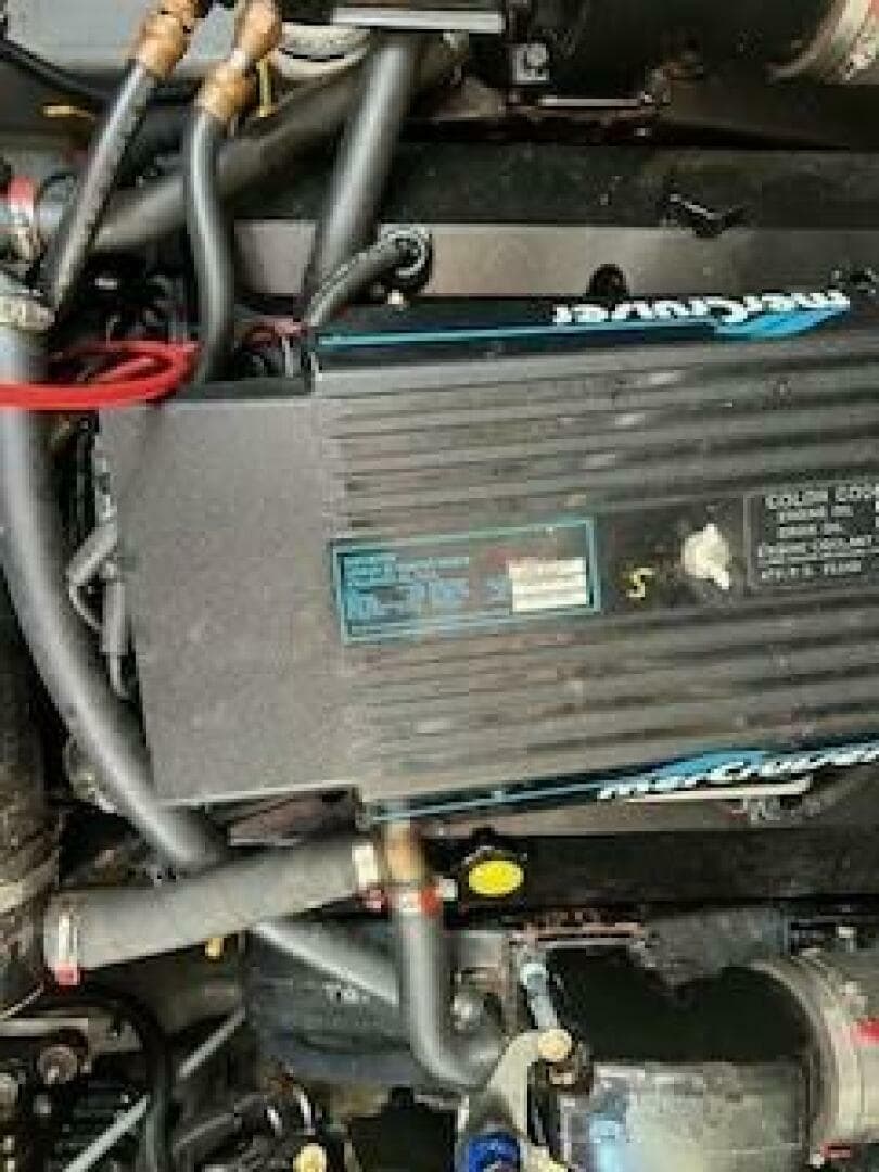 1996 Sea Ray 330 Express Cruiser — photo 12