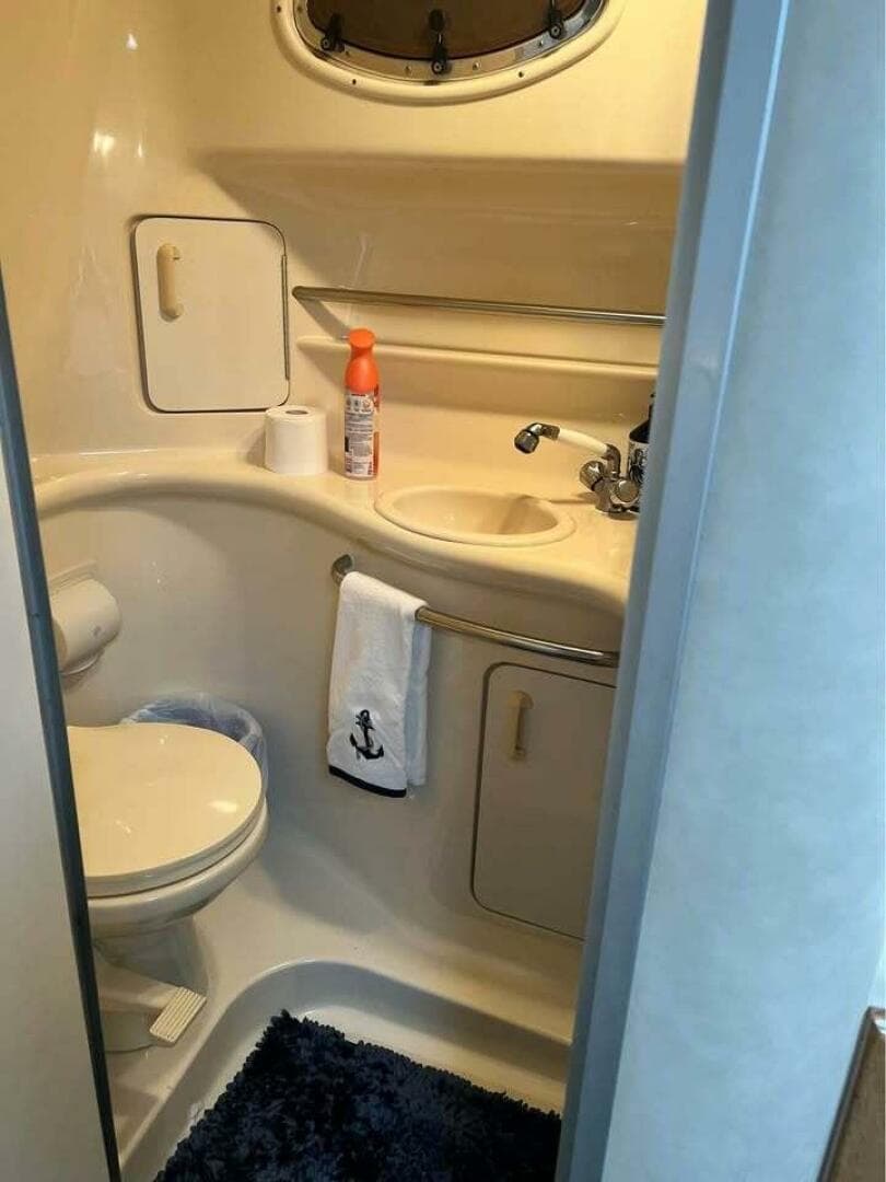 1996 Sea Ray 330 Express Cruiser — photo 15