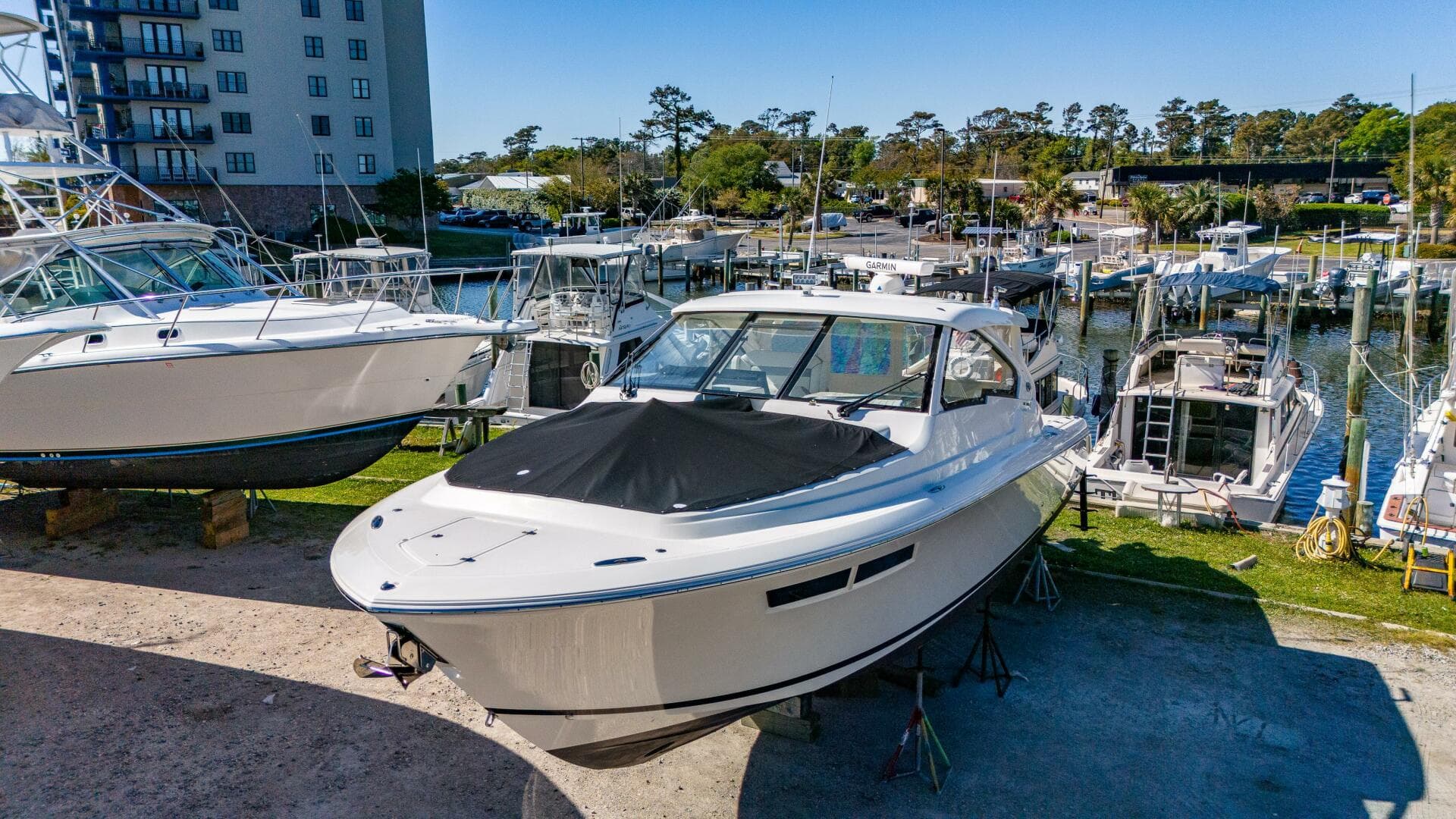 2021 Pursuit 365 DC — photo 17