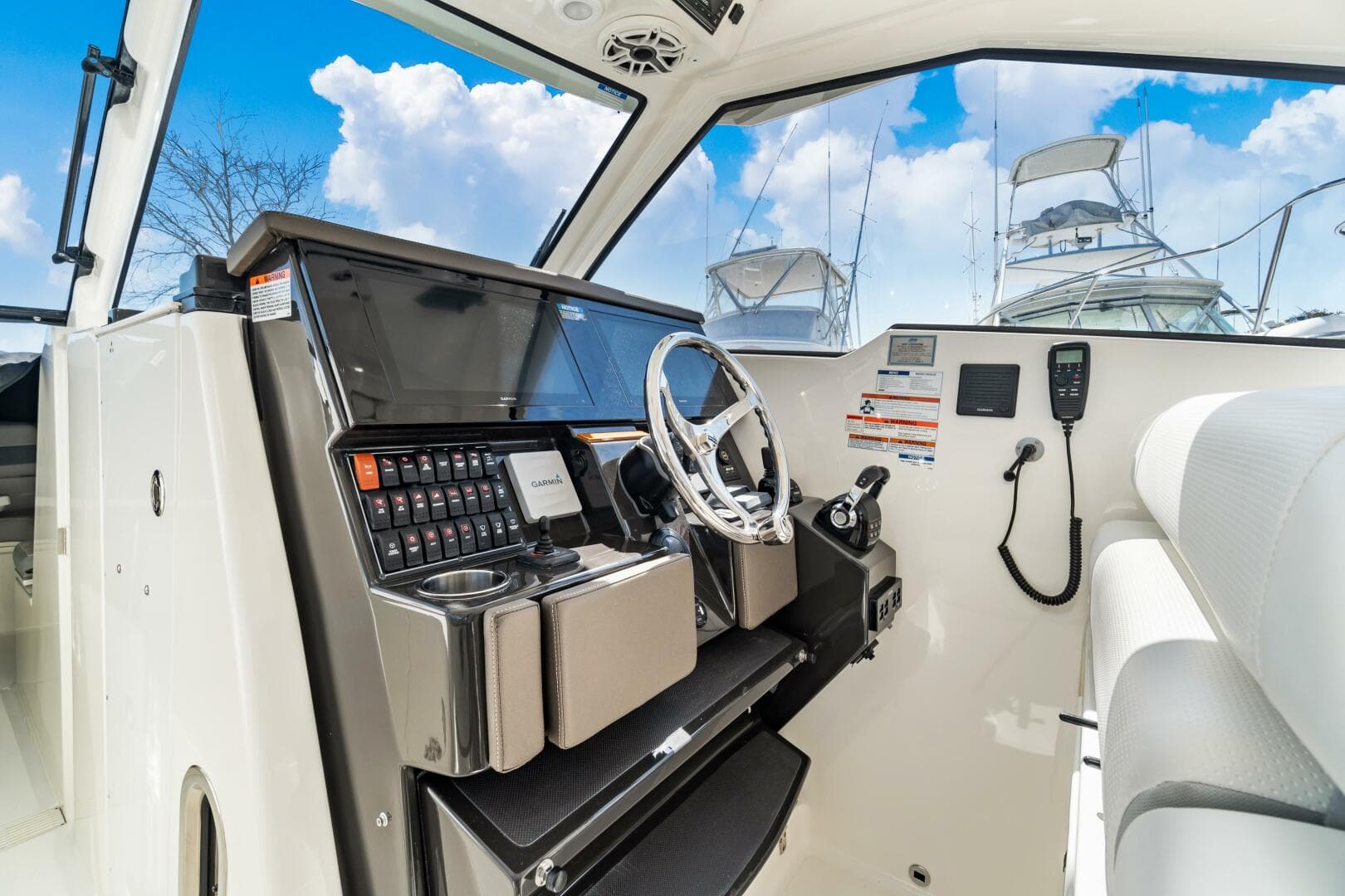 2021 Pursuit 365 DC — photo 4