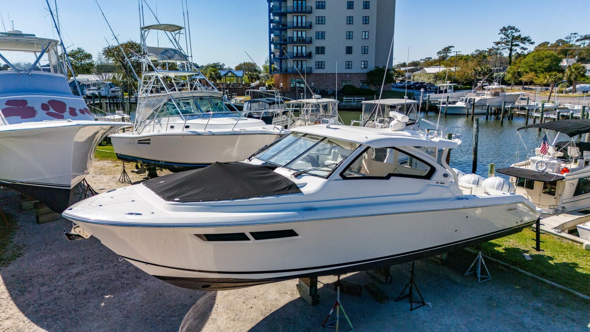 2021 Pursuit 365 DC — photo 18