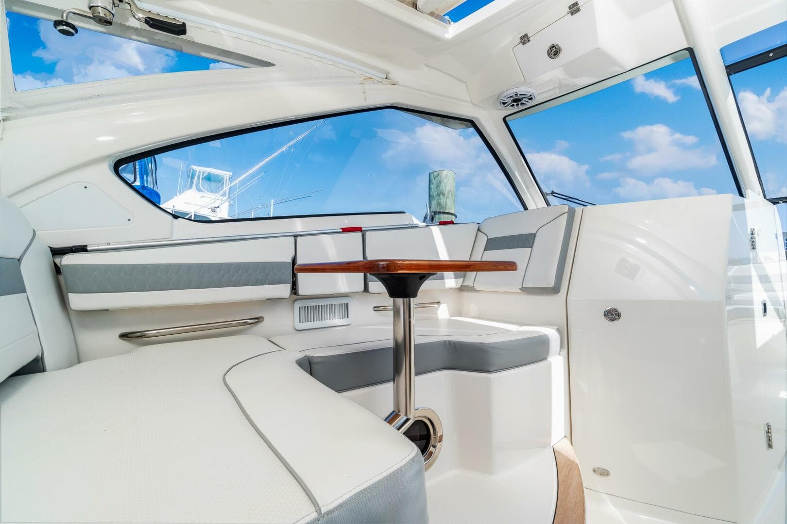 2021 Pursuit 365 DC — photo 2