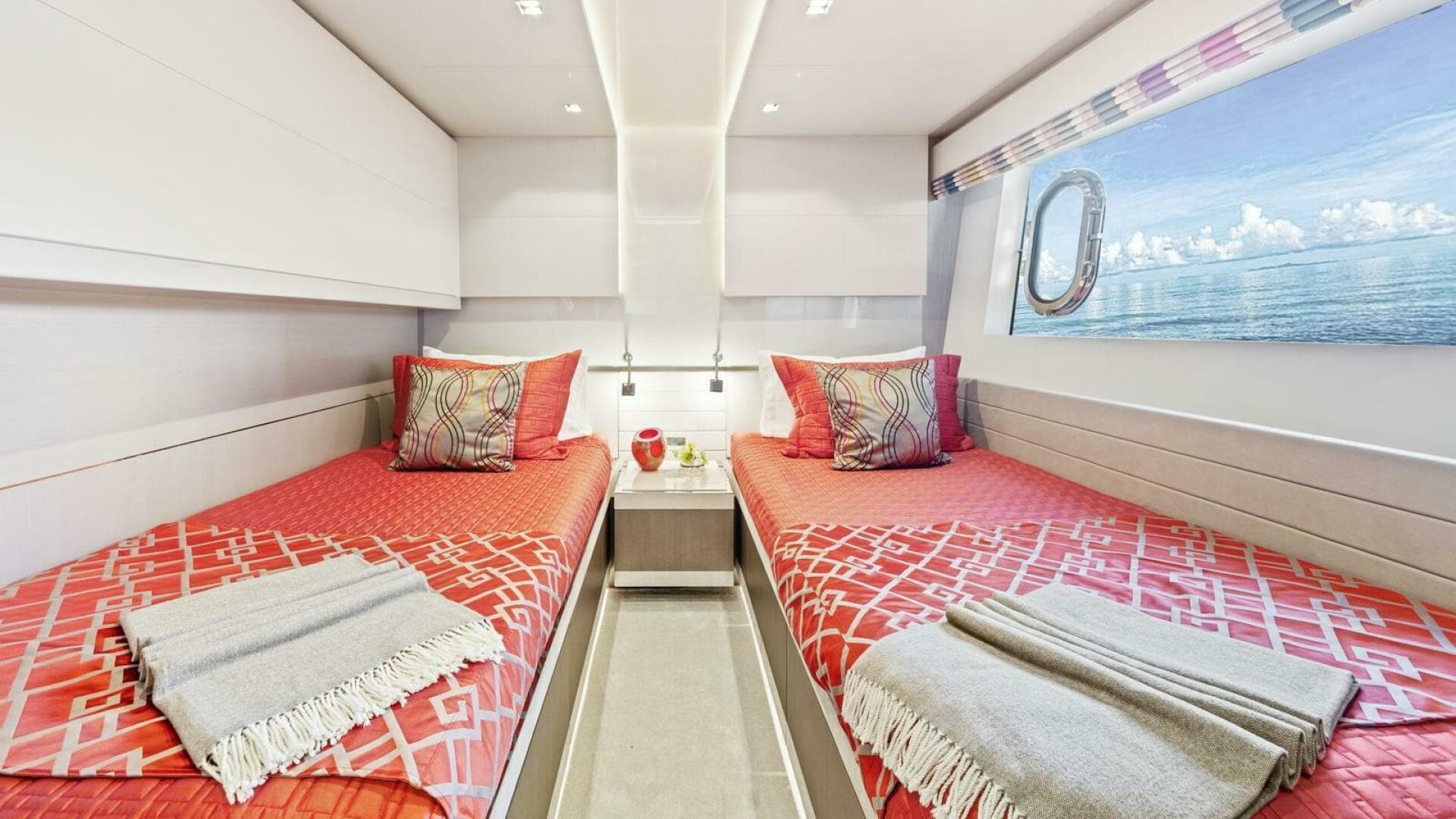 2016 Custom Line — photo 25