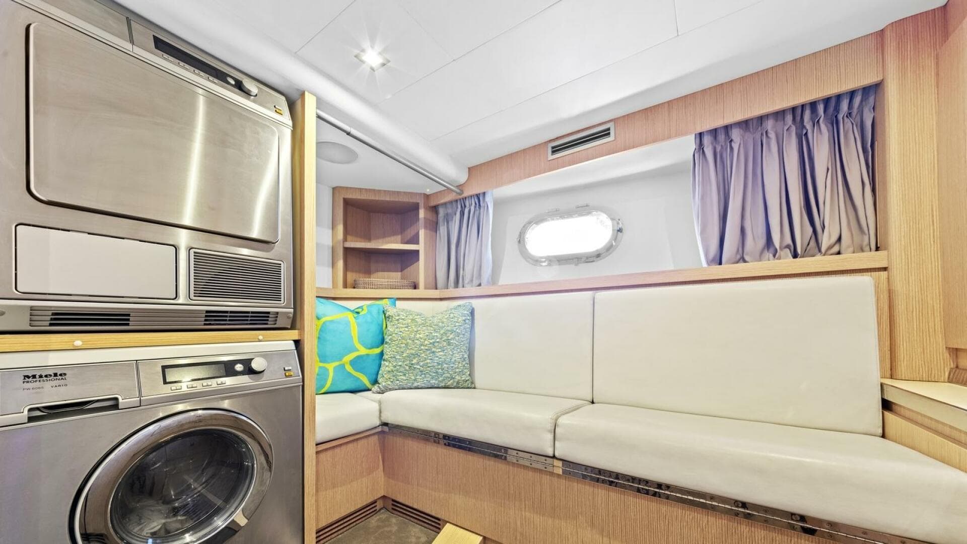 2016 Custom Line — photo 28