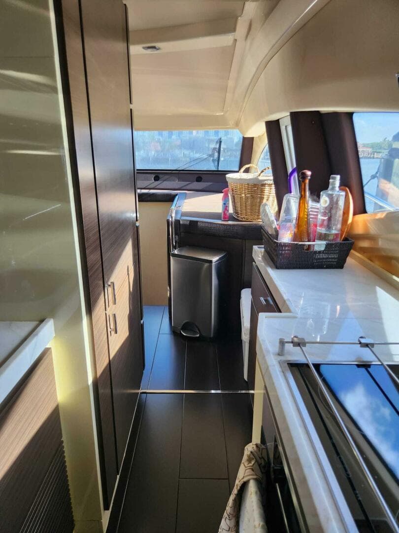 2014 Azimut Flybridge — photo 42