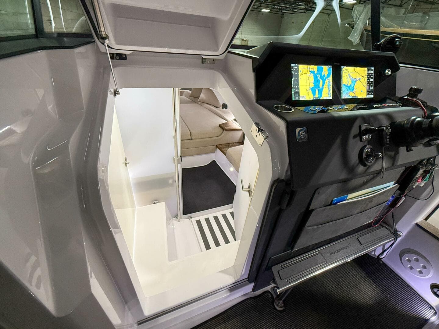 2020 Axopar 37 XC — photo 24