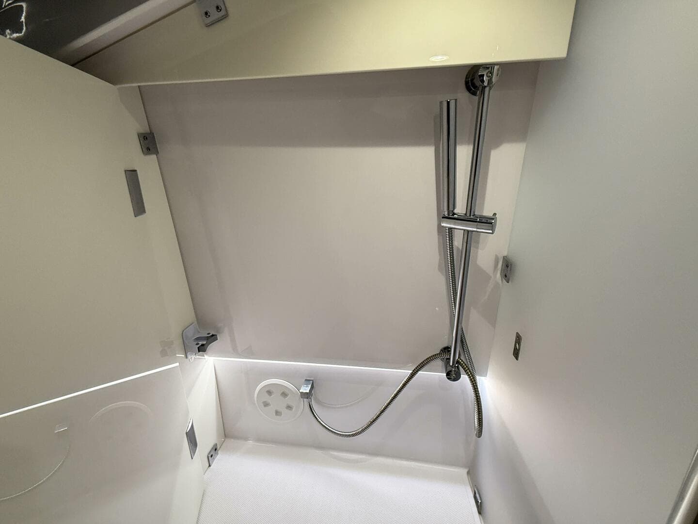 2020 Axopar 37 XC — photo 27