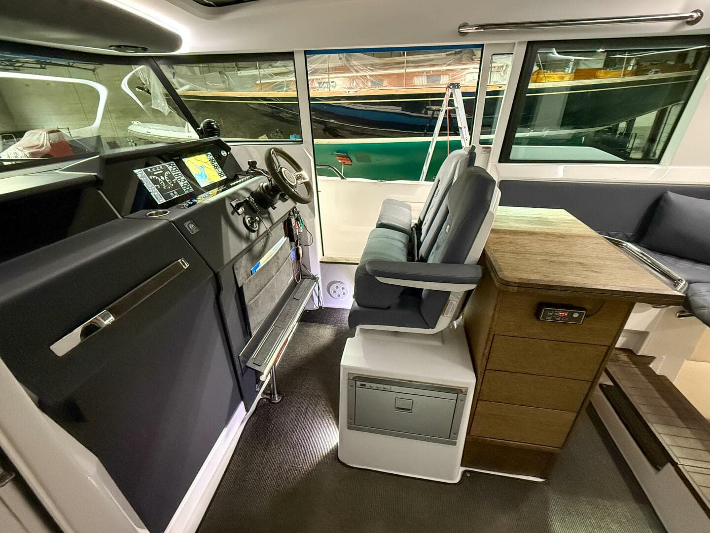 2020 Axopar 37 XC — photo 7