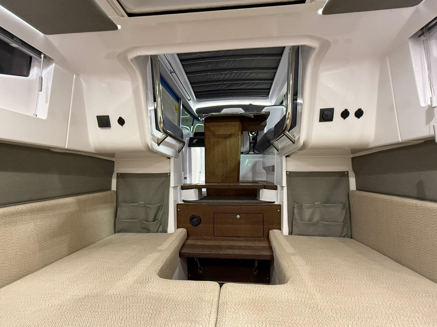 2020 Axopar 37 XC — photo 23