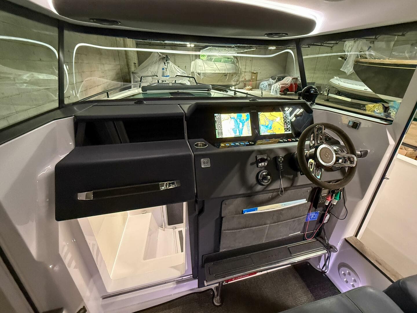 2020 Axopar 37 XC — photo 8