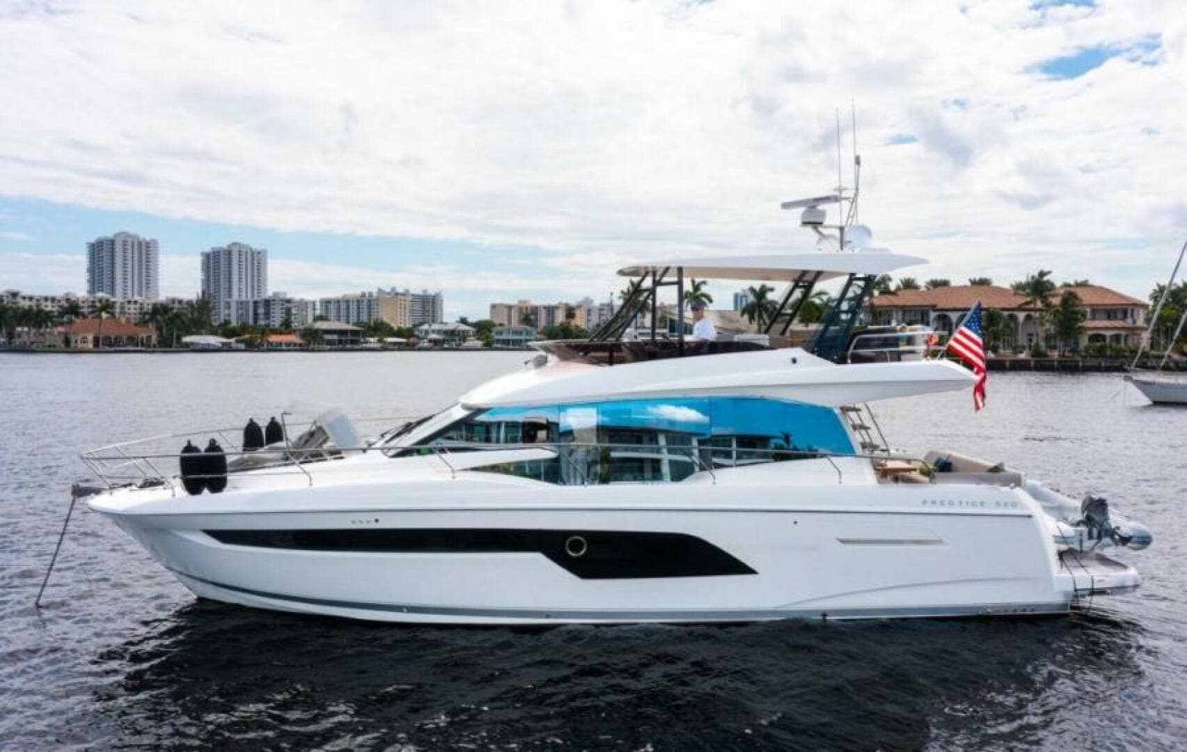 2020 Prestige 520 Flybridge — photo 2