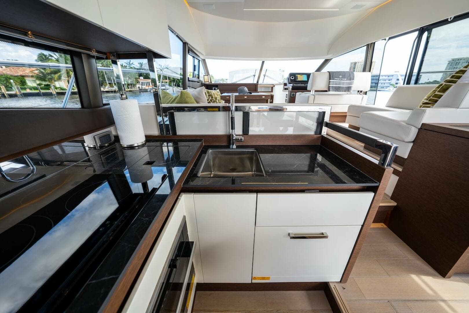 2020 Prestige 520 Flybridge — photo 23