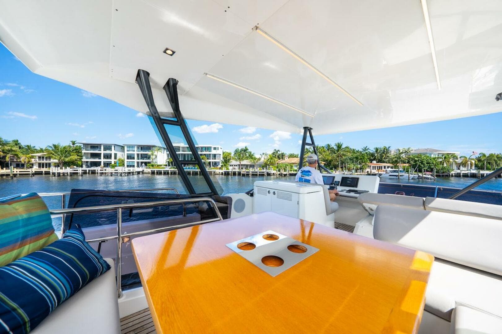 2020 Prestige 520 Flybridge — photo 16