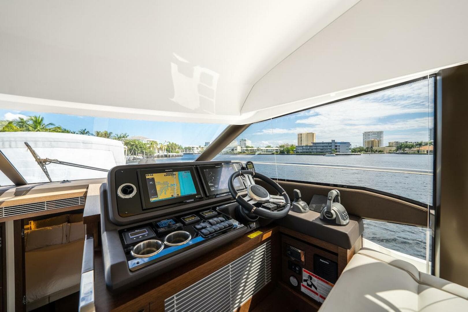 2020 Prestige 520 Flybridge — photo 28