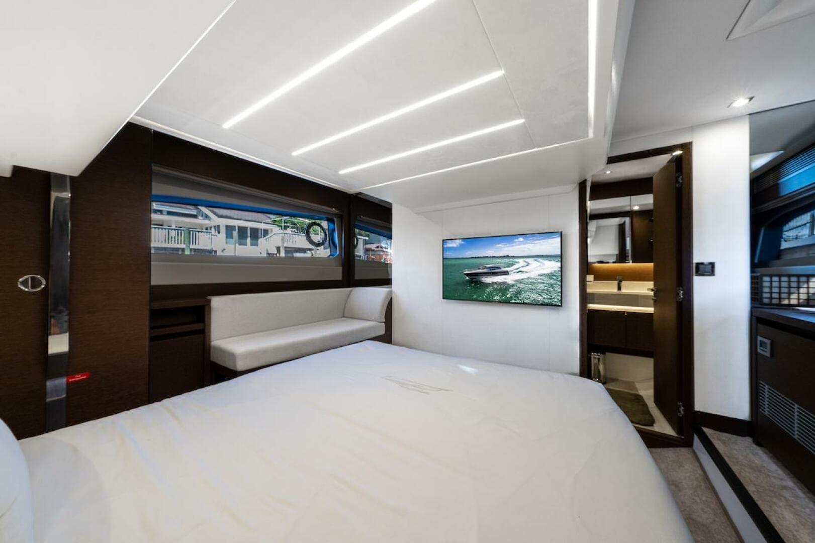 2020 Prestige 520 Flybridge — photo 38