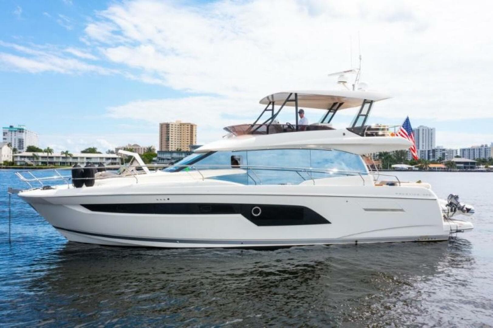 2020 Prestige 520 Flybridge — photo 3