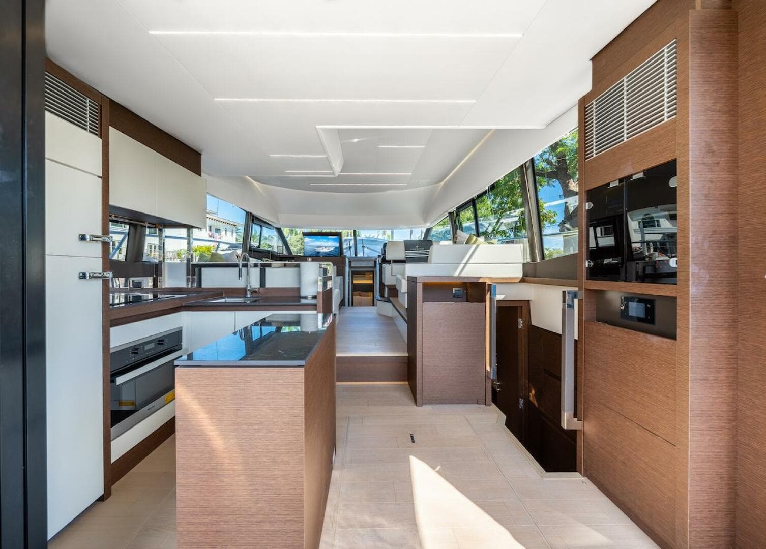 2020 Prestige 520 Flybridge — photo 25