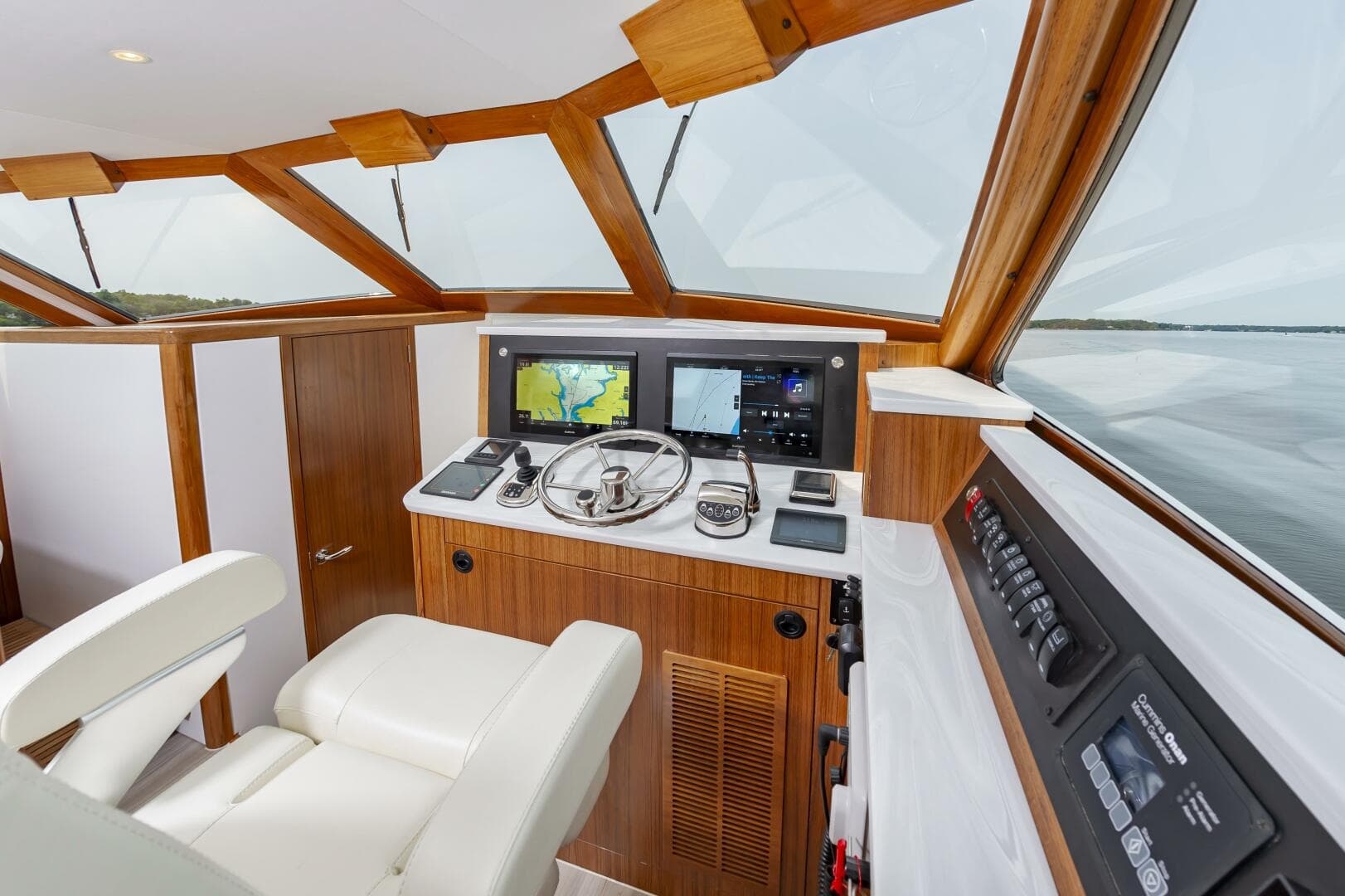 2024 Weaver 43 — photo 15