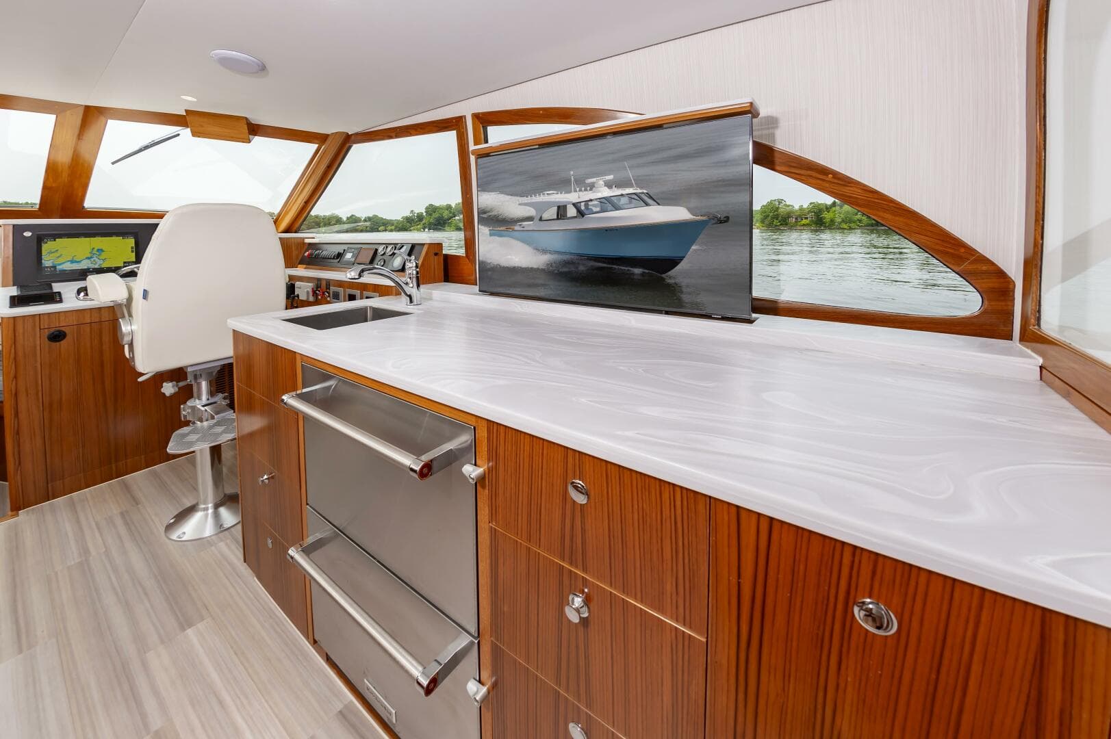 2024 Weaver 43 — photo 30