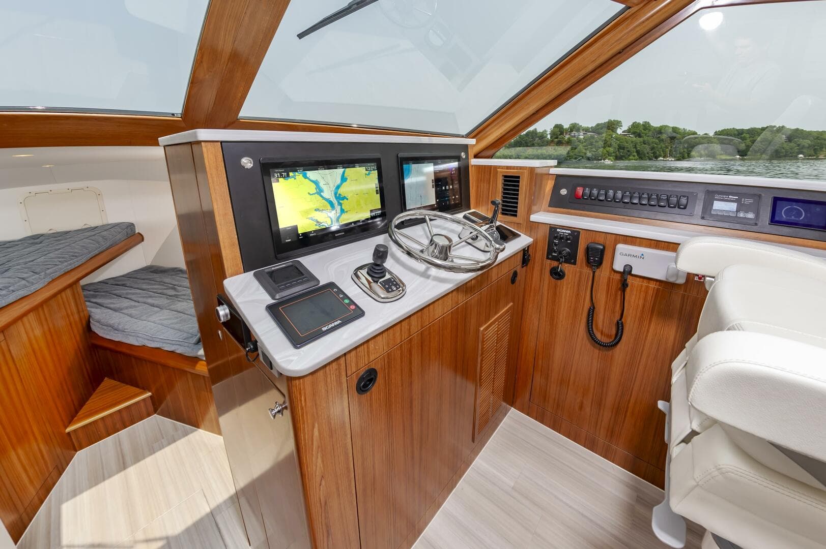 2024 Weaver 43 — photo 14